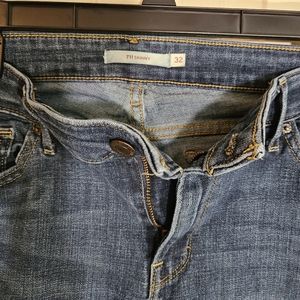 Levi's 711 Skinny Midrise Jeans, size 32 (8/10 equivalent)